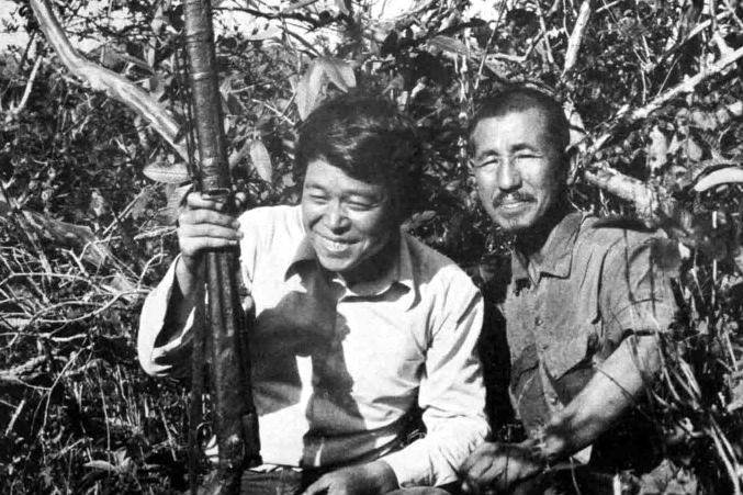 小野田寛郎と鈴木紀夫 鈴木は小野田の発見者であるの写真 昭和ガイド