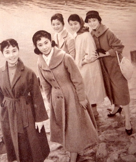 若くして亡くなった香月弘美（左から2人目）