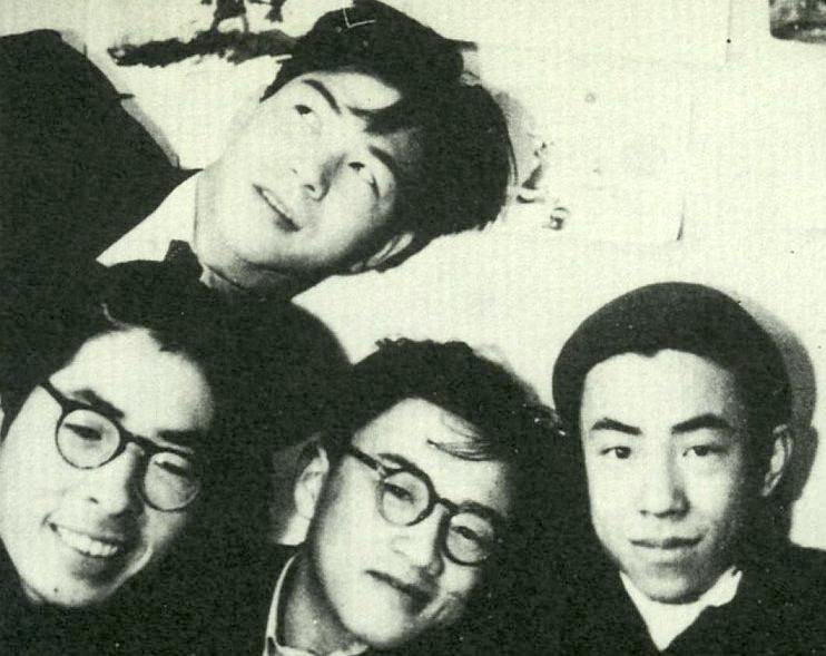 左から、藤子・A・不二雄、赤塚不二夫。鈴木伸一、藤子・A・不二雄の若い頃